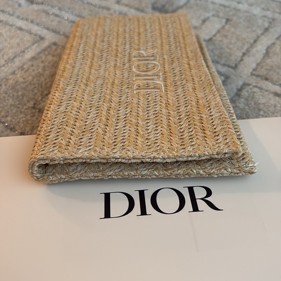 Dior Beauty Raffia Clutch. Brand New in box. Can be converted into crossbody - Picture 9 of 10